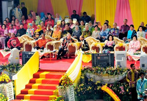 KL41_21042012_AGONG