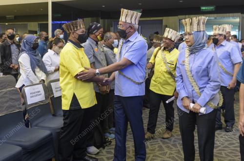 DATUK SERI MAHDZIR KHALID
