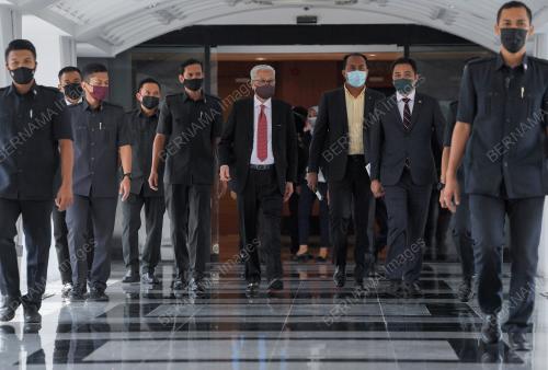 DATUK SERI ISMAIL SABRI YAAKOB