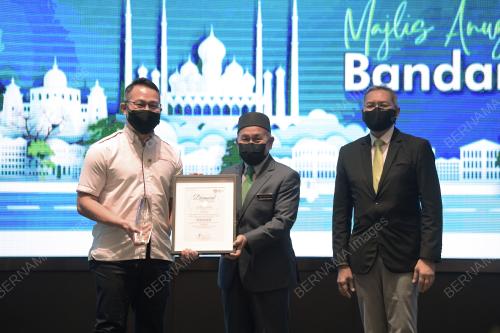 DATUK SERI TUAN IBRAHIM TUAN MAN