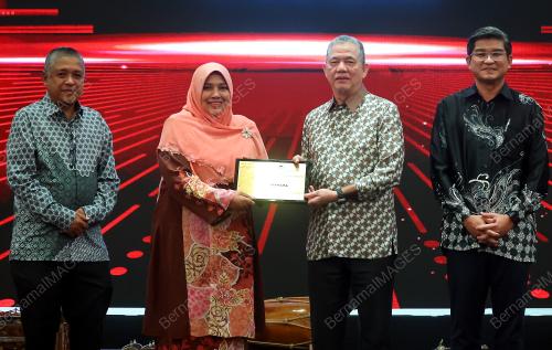 DATUK SERI FADILLAH YUSOF