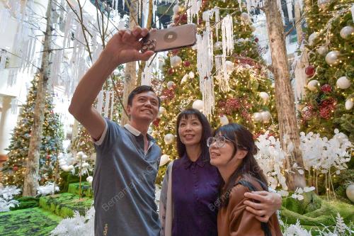 TINJAUAN PERSIAPAN HARI KRISMAS