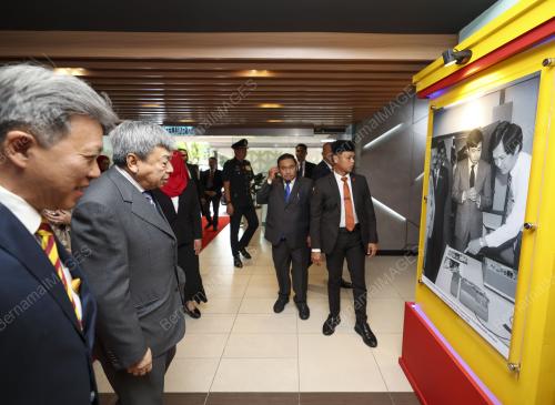 SULTAN SELANGOR SULTAN SHARAFUDDIN IDRIS SHAH