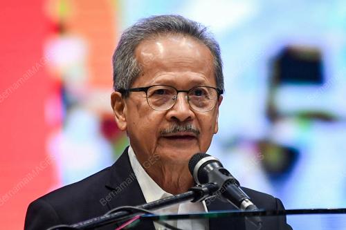 DATUK DR TENGKU MOHD AZZMAN SHARIFFADEEN