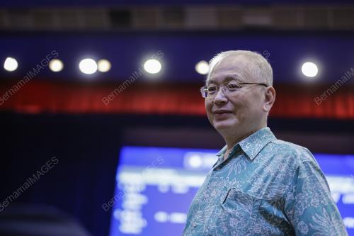 DATUK SERI DR WEE KA SIONG