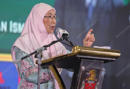 DATUK SERI DR WAN AZIZAH WAN ISMAIL