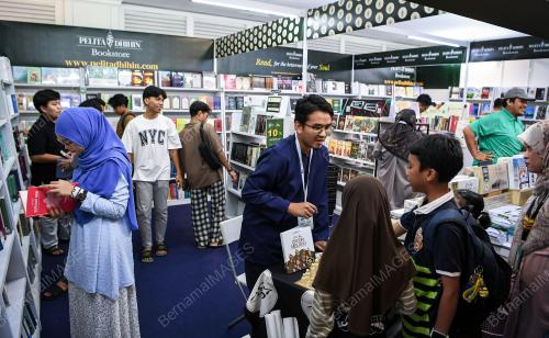 TINJAUAN PESTA BUKU