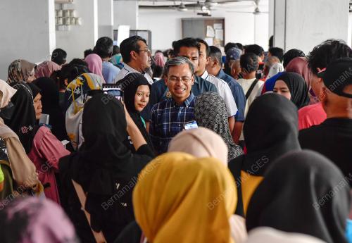AHMAD FAHMI MOHAMED FADZIL