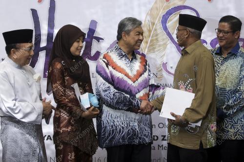 KL41_25112016_HADIAH_SASTERA