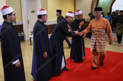 AL-SULTAN ABDULLAH RI'AYATUDDIN AL-MUSTAFA BILLAH SHAH
