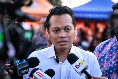 NIK NAZMI NIK AHMAD