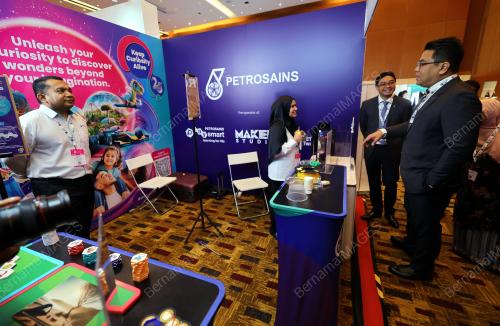 TAN SRI TENGKU MUHAMMAD TAUFIK TENGKU KAMADJAJA AZIZ