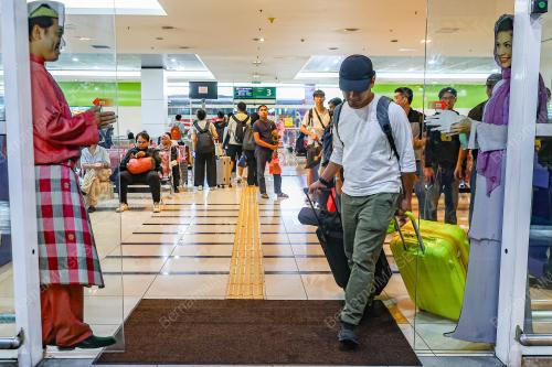 WARGA KOTA PULANG KE KAMPUNG HALAMAN