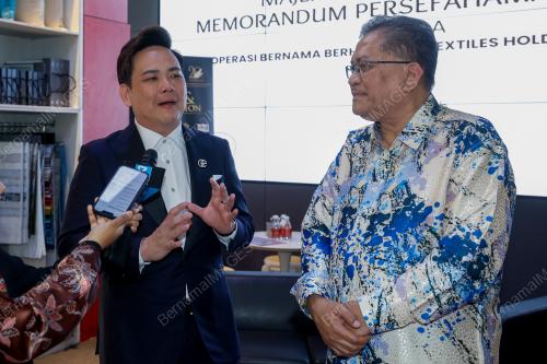 DATUK DR CALVIN KHIU