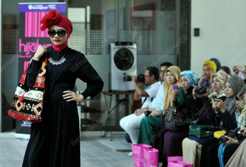 KL41_28092013_HIJAB2