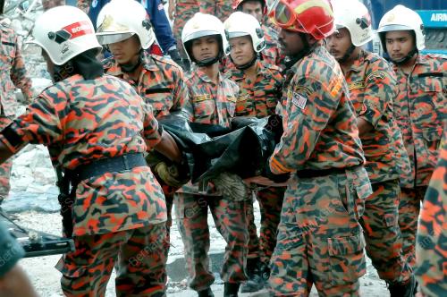 RUNTUHAN BANGUNAN