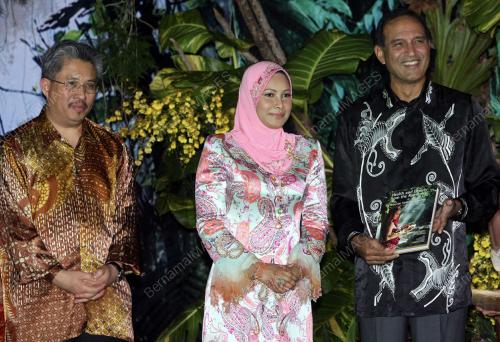 TUANKU NUR ZAHIRAH