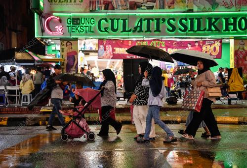 TINJAUAN ORANG RAMAI MEMBELI BELAH