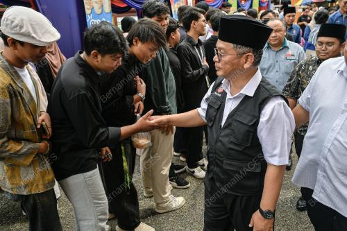 DATUK DR MOHD NA'IM MOKHTAR