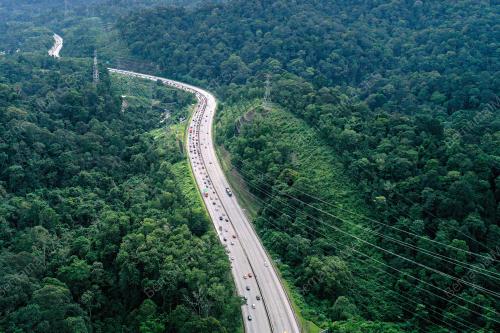 ALIRAN TRAFIK MENGHALA PUSAT BANDAR