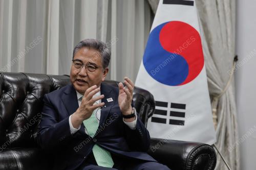 PARK JIN