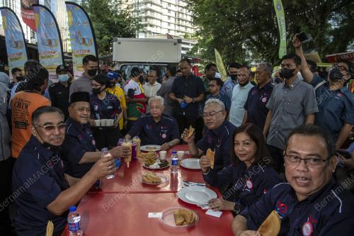 DATUK SERI ISMAIL SABRI YAAKOB