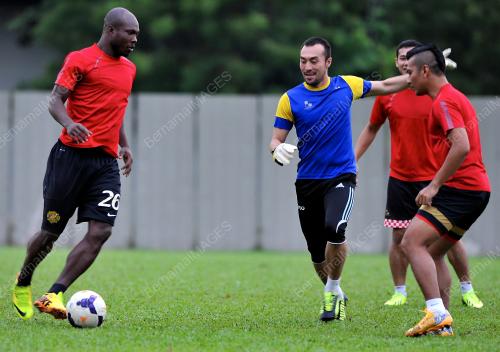 KL42_02112013_BOLA