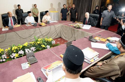 MOHD NAJIB TUN ABDUL RAZAK
