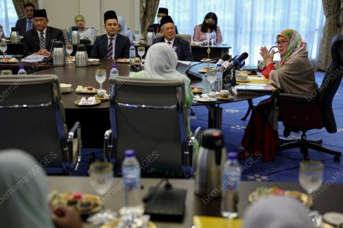 TUNKU HAJAH AZIZAH AMINAH MAIMUNAH ISKANDARIAH