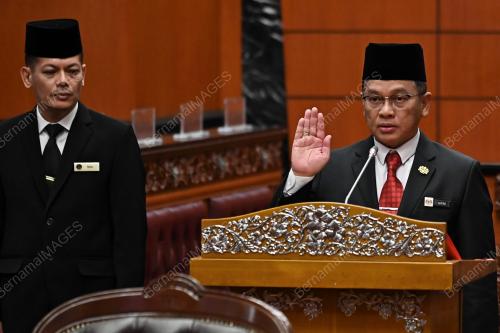 DATUK DR MOHD NAIM MOKHTAR