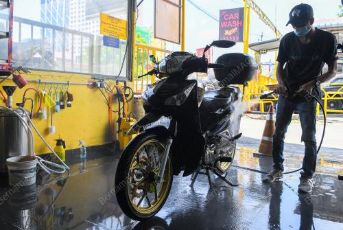 PUSAT CUCI KERETA