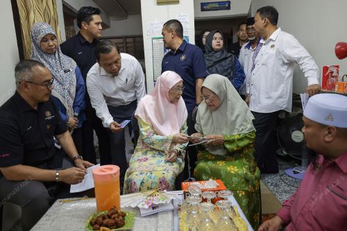 DATUK SERI DR WAN AZIZAH WAN ISMAIL
