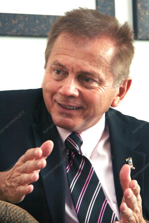 HAROLD J RAVEHE