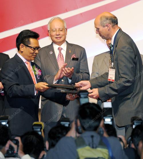 KL42_10092013_PM_RAIL_ASIA
