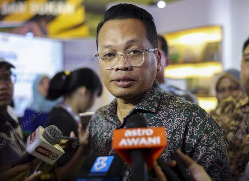 NIK NAZMI NIK AHMAD