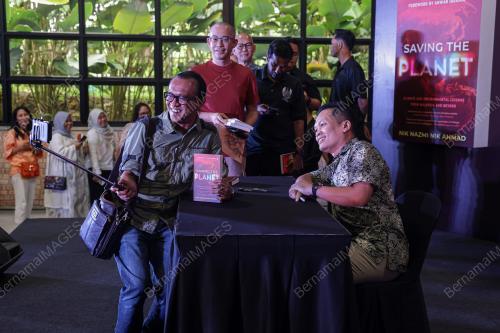 NIK NAZMI NIK AHMAD