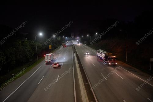 ALIRAN TRAFIK LEBUHRAYA PANTAI TIMUR LANCAR