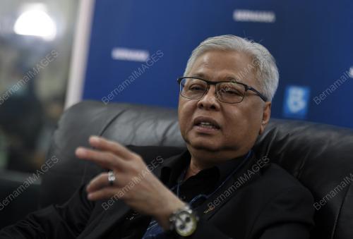 DATUK SERI ISMAIL SABRI YAAKOB