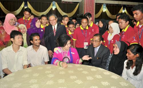DATIN SERI ROSMAH MANSOR