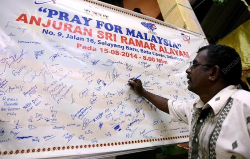 KL42_15082014_PRAY