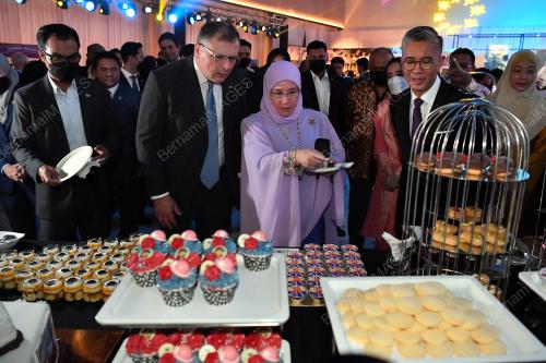 TUNKU HAJAH AZIZAH AMINAH MAIMUNAH ISKANDARIAH