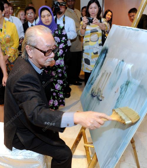 KL42_17102012_PAMERAN