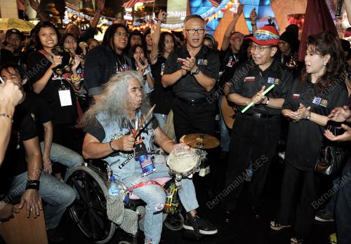 KL42_18012013_BUSKERS_NITE