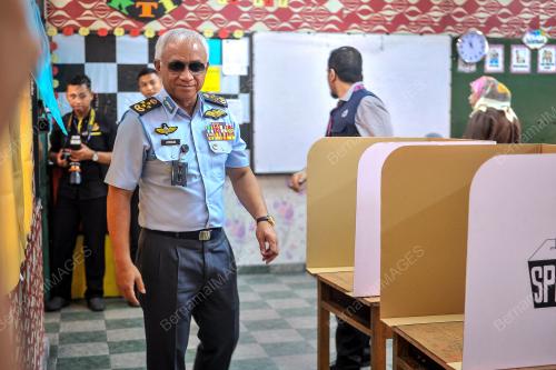 KL42_18052005_UNDI_BN201805047621