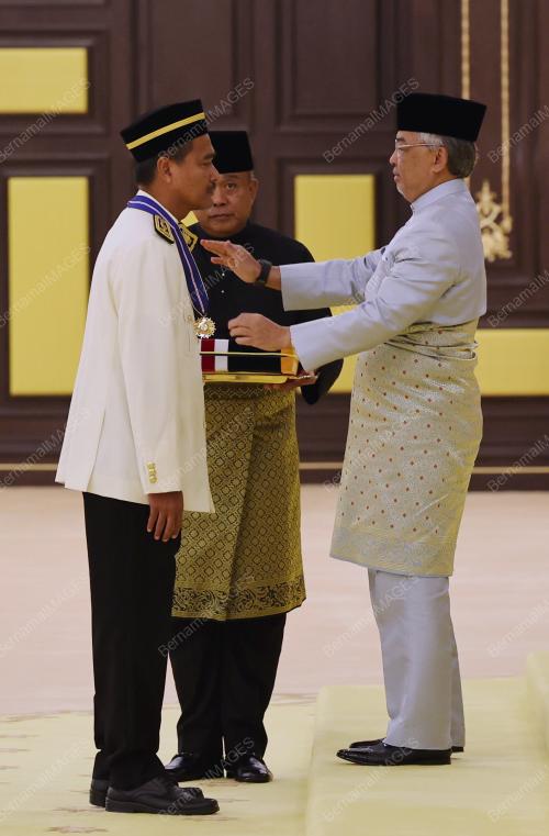 AL-SULTAN ABDULLAH RI'AYATUDDIN AL-MUSTAFA BILLAH SHAH