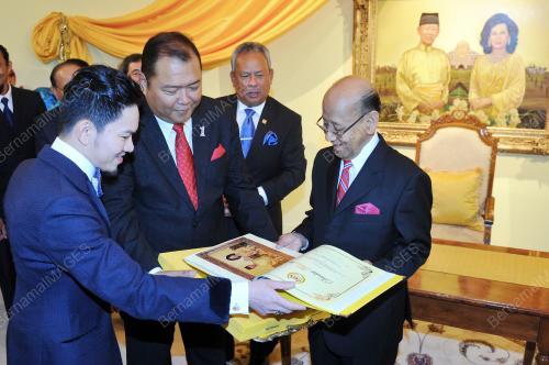 KL42_20112013_AGONG_PAMERAN
