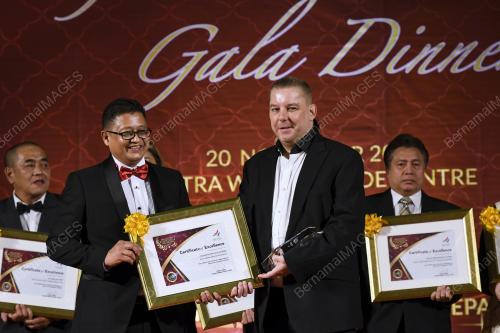 KL42_20112017_ANUGERAH_EMAS