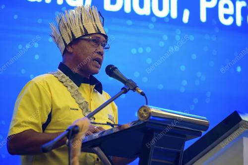 DATUK SERI MAHDZIR KHALID