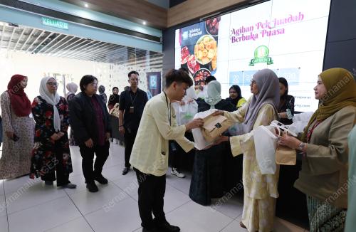 AGIHAN PEK JUADAH BERBUKA PUASA