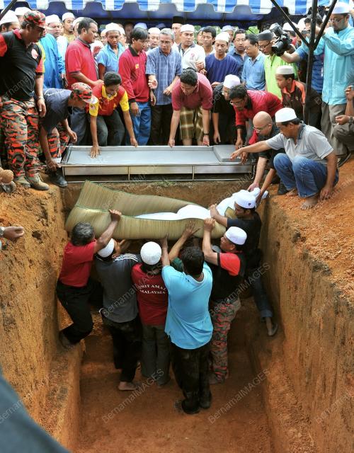 TANAH RUNTUH